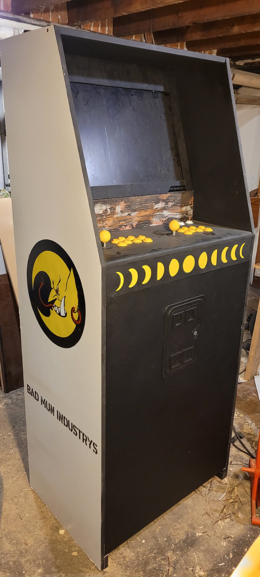 the arcade cab with the door and bezel